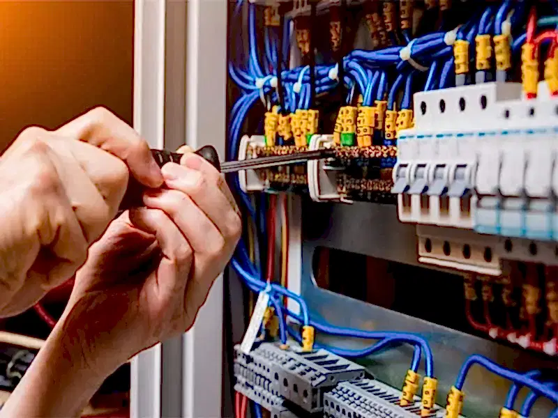 Elektrik Tesisat Ustası - Elektrikçi